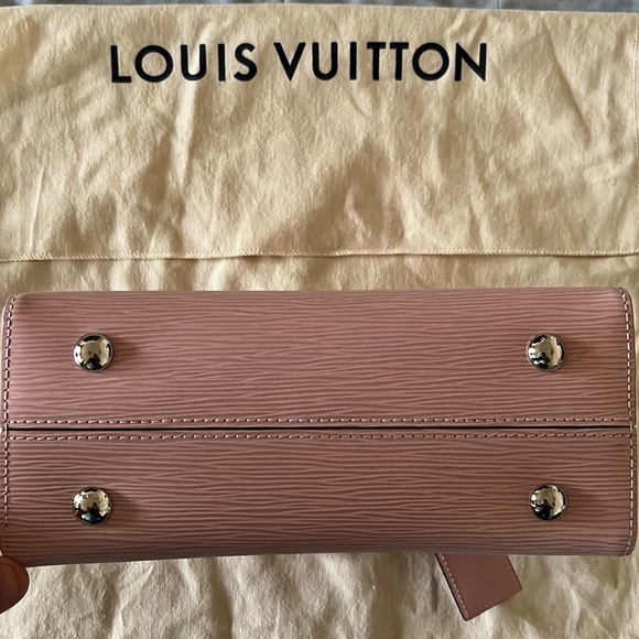 Louis Vuitton Handbag - Picture 4 of 9